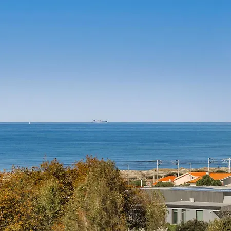 Blue Breeze Espinho | Pool View, Gym & Balcony