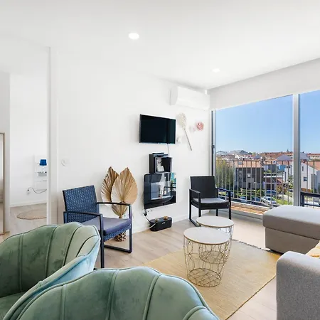 Blue Breeze Espinho | Pool View, Gym & Balcony Апартаменты *