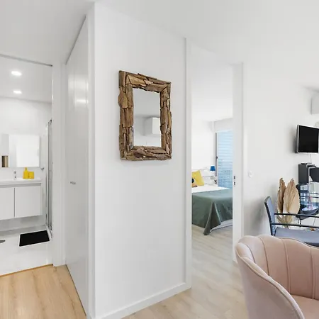 Blue Breeze Espinho | Pool View, Gym & Balcony Апартаменты