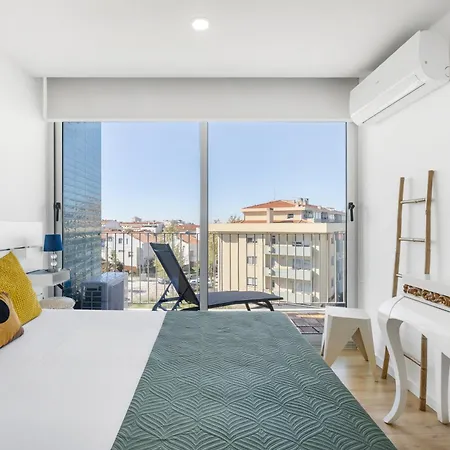 Blue Breeze Espinho | Pool View, Gym & Balcony Апартаменты *