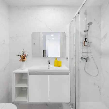 Blue Breeze Espinho | Pool View, Gym & Balcony Апартаменты