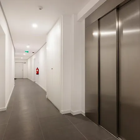 Blue Breeze Espinho | Pool View, Gym & Balcony Апартаменты *