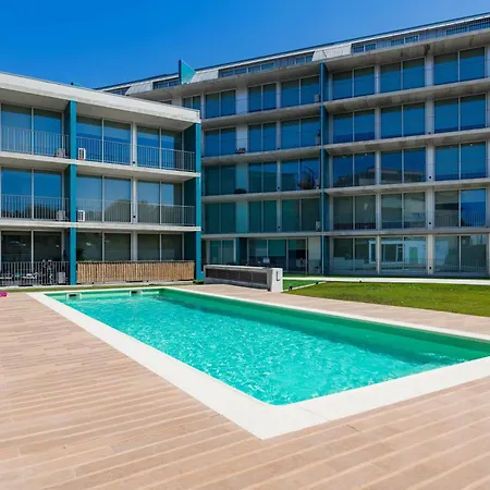 Blue Breeze Espinho | Pool View, Gym & Balcony *