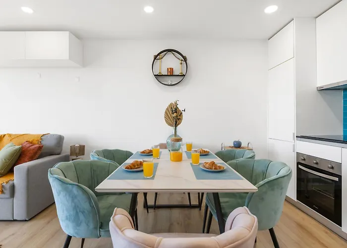 Blue Breeze | Pool View, Gym & Balcony Appartement *