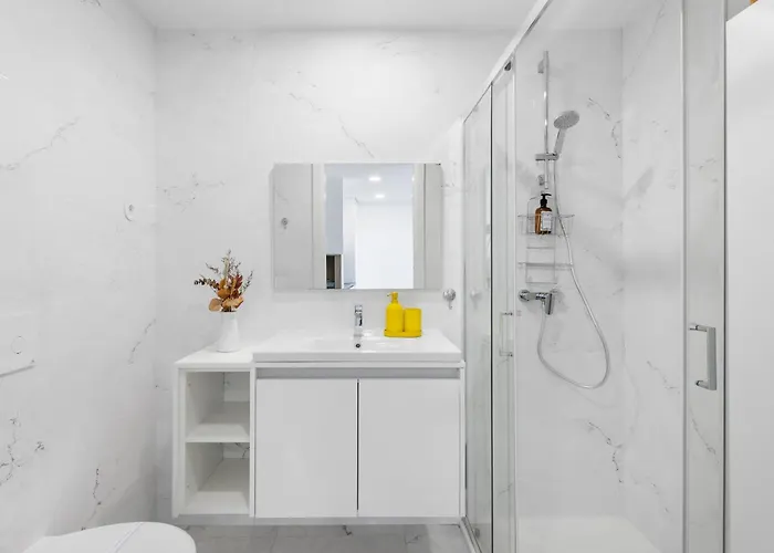 Blue Breeze | Pool View, Gym & Balcony Appartement