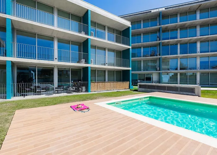 Appartement Blue Breeze | Pool View, Gym & Balcony *