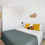Apartman Blue Breeze | Pool View, Gym & Balcony