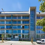 Blue Breeze | Pool View, Gym & Balcony