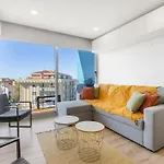 Blue Breeze | Pool View, Gym & Balcony