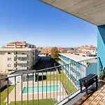 Blue Breeze | Pool View, Gym & Balcony דירה