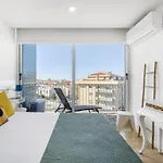 Blue Breeze | Pool View, Gym & Balcony Apartman *