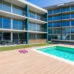 Blue Breeze | Pool View, Gym & Balcony * Espinho