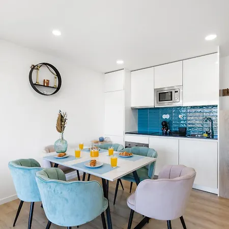 Daire Blue Breeze Espinho | Pool View, Gym & Balcony