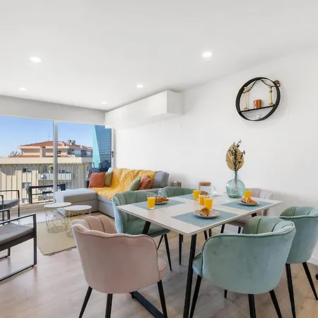 Blue Breeze Espinho | Pool View, Gym & Balcony *