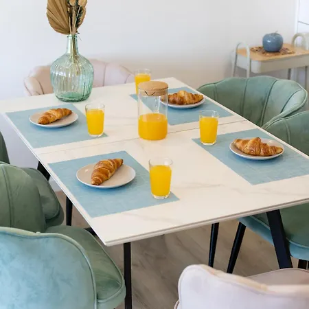 Blue Breeze Espinho | Pool View, Gym & Balcony *