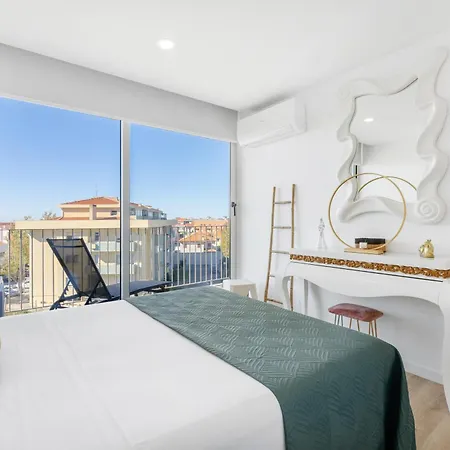 Blue Breeze Espinho | Pool View, Gym & Balcony Daire