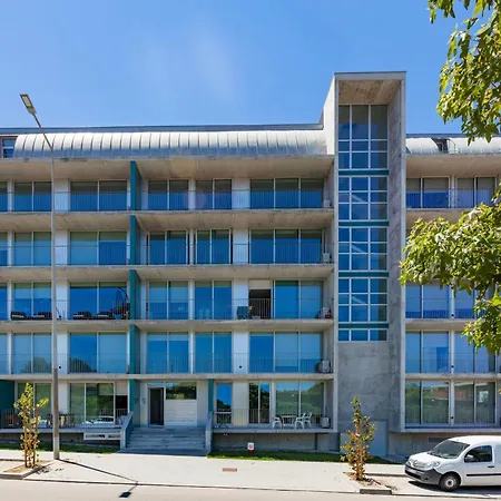 Blue Breeze Espinho | Pool View, Gym & Balcony Daire