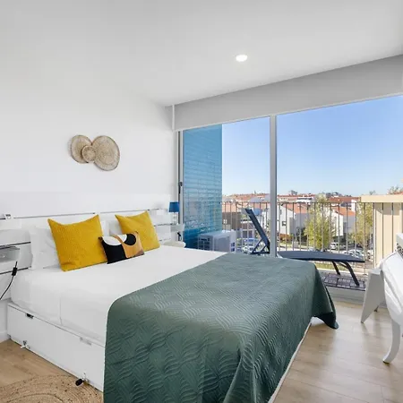 Blue Breeze | Pool View, Gym & Balcony Daire *