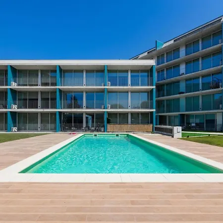 Daire Blue Breeze | Pool View, Gym & Balcony