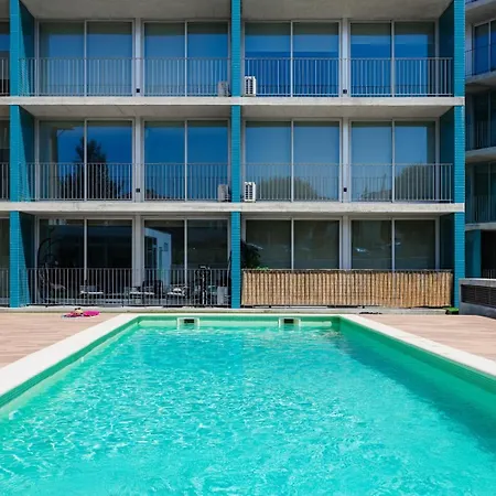 Blue Breeze | Pool View, Gym & Balcony דירה