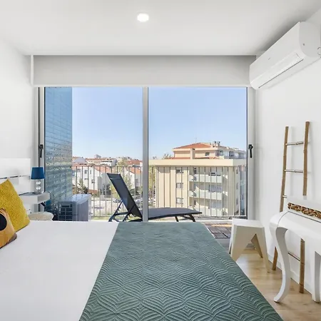 Appartement Blue Breeze | Pool View, Gym & Balcony