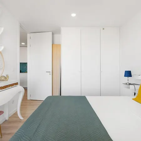 Appartement Blue Breeze | Pool View, Gym & Balcony *