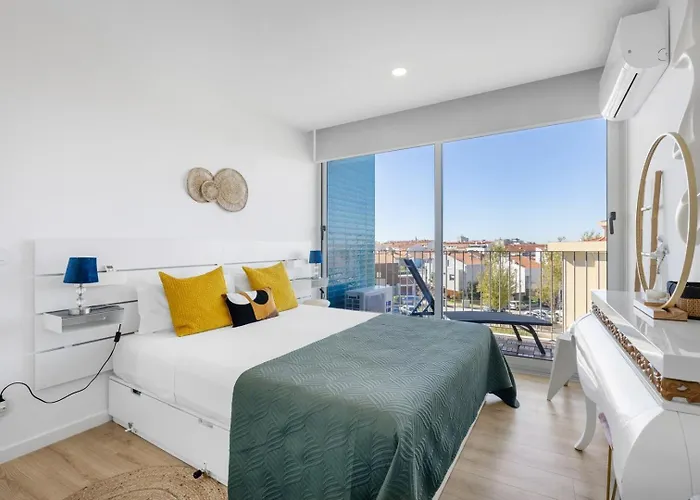 Blue Breeze | Pool View, Gym & Balcony Daire *