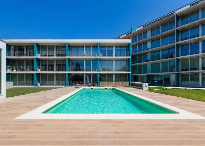 Daire Blue Breeze | Pool View, Gym & Balcony