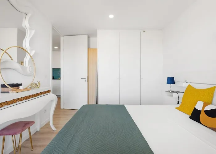 Blue Breeze | Pool View, Gym & Balcony Daire *