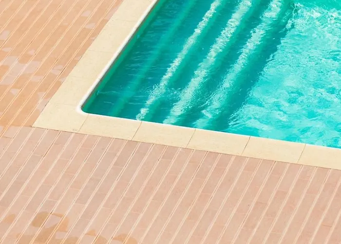 Daire Blue Breeze | Pool View, Gym & Balcony